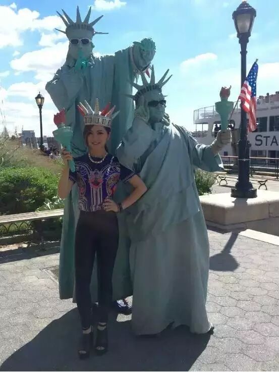 邓紫棋华晨宇恋爱了?这个春天,你必须来一条皮裤!