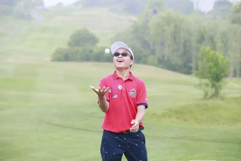 单玮74杆收杆 <wbr>暂居青岛业余公开赛第一轮首位