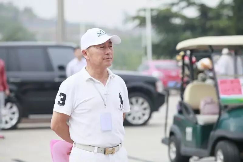 单玮74杆收杆 <wbr>暂居青岛业余公开赛第一轮首位