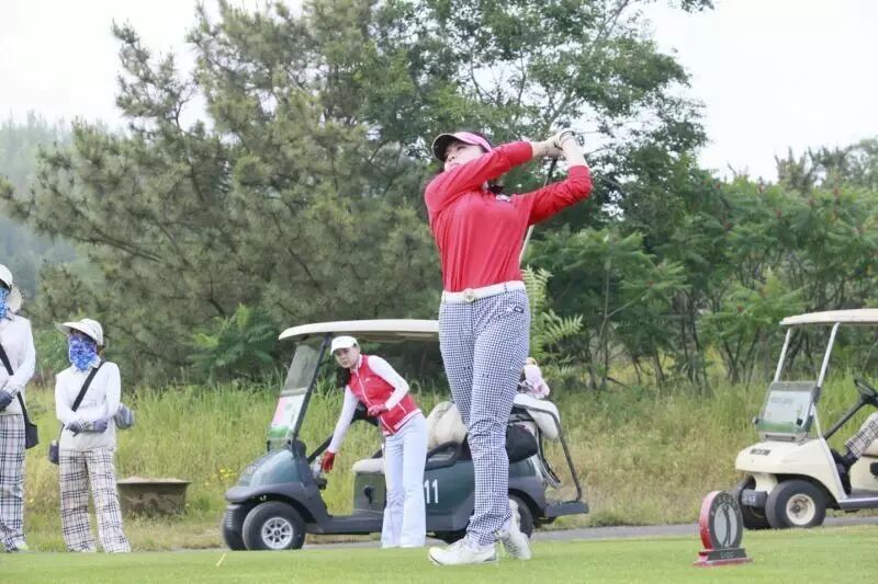 单玮74杆收杆 <wbr>暂居青岛业余公开赛第一轮首位