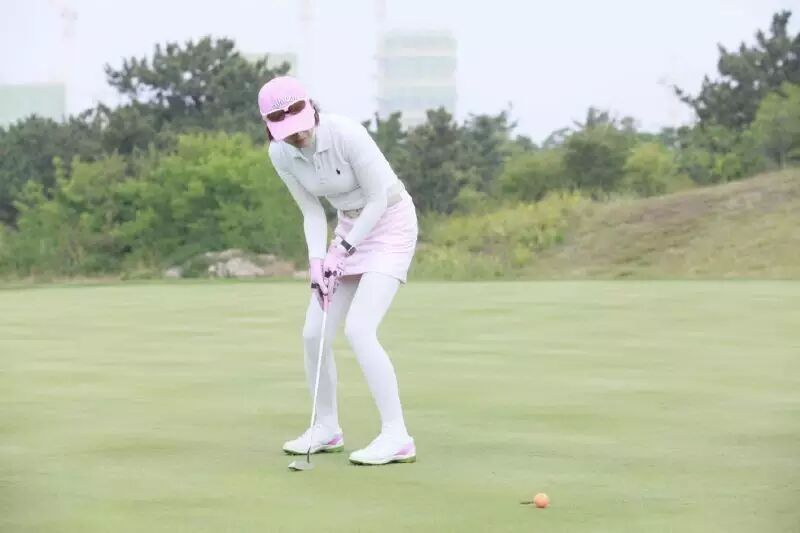 单玮74杆收杆 <wbr>暂居青岛业余公开赛第一轮首位