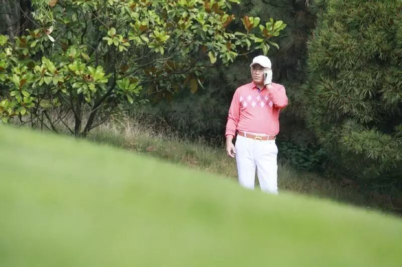 单玮74杆收杆 <wbr>暂居青岛业余公开赛第一轮首位