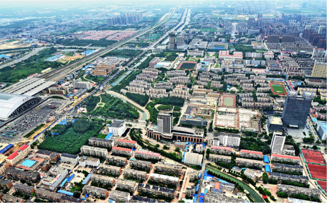 展出了我市摄影家李建民等从2006年至2014年航拍的百余幅照片.