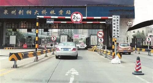 【新闻】水头打工女子死在泉州酒店浴缸;泉州17岁怀孕少女欲跳河;晋江7男破窗进仓库开走两部保时捷;男女疑车震忘拉手刹轿车冲入河-怀孕期