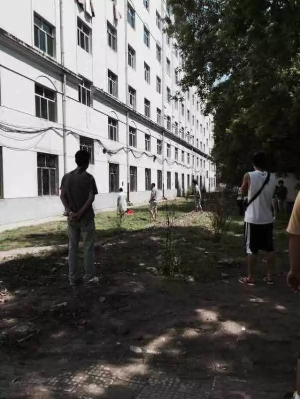 佳木斯大学一女生在校坠楼
