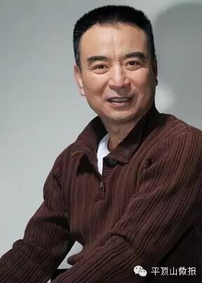 演员岳跃利回访母校平顶山市一中 小编带你近距离接触明星