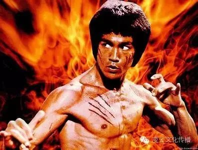 【刷爆朋友圈】距离李小龙忌日37天,致“龙黑”为龙哥正...