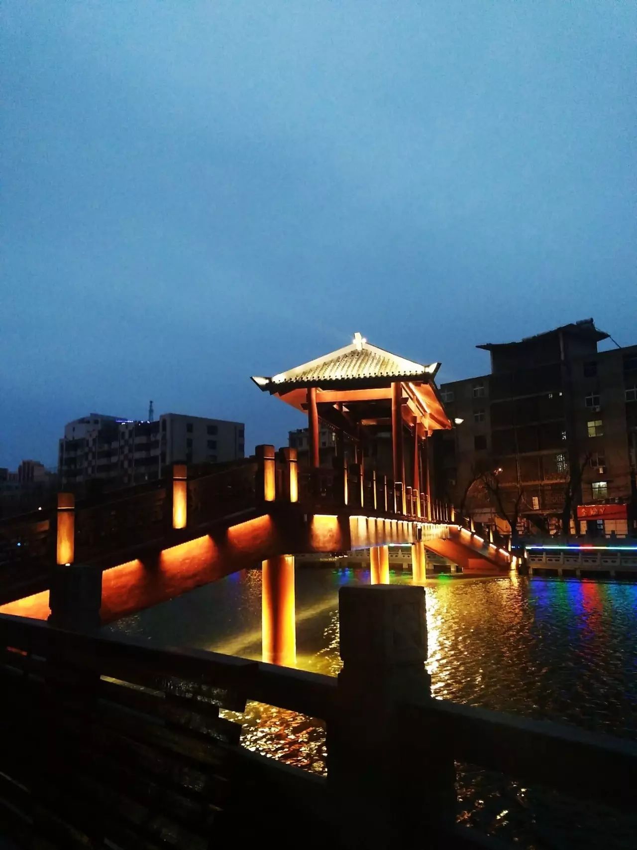 许昌护城河夜景.