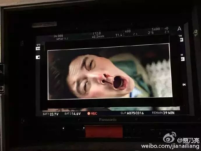 贾乃亮晒片场照,发型造吐槽 网友:看照片就知道这部戏必...