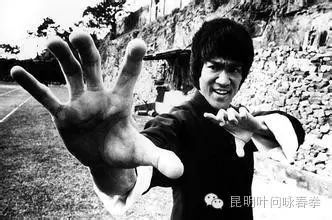 罕见李小龙打咏春