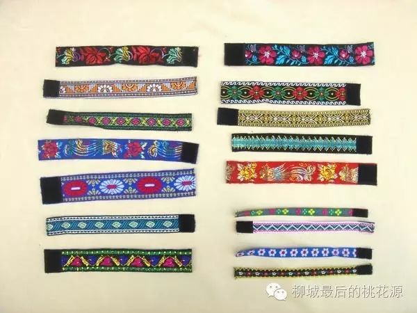 畲族彩带与刺绣是传统的手工艺品, 它既能美化衣着, 又能充当腰带