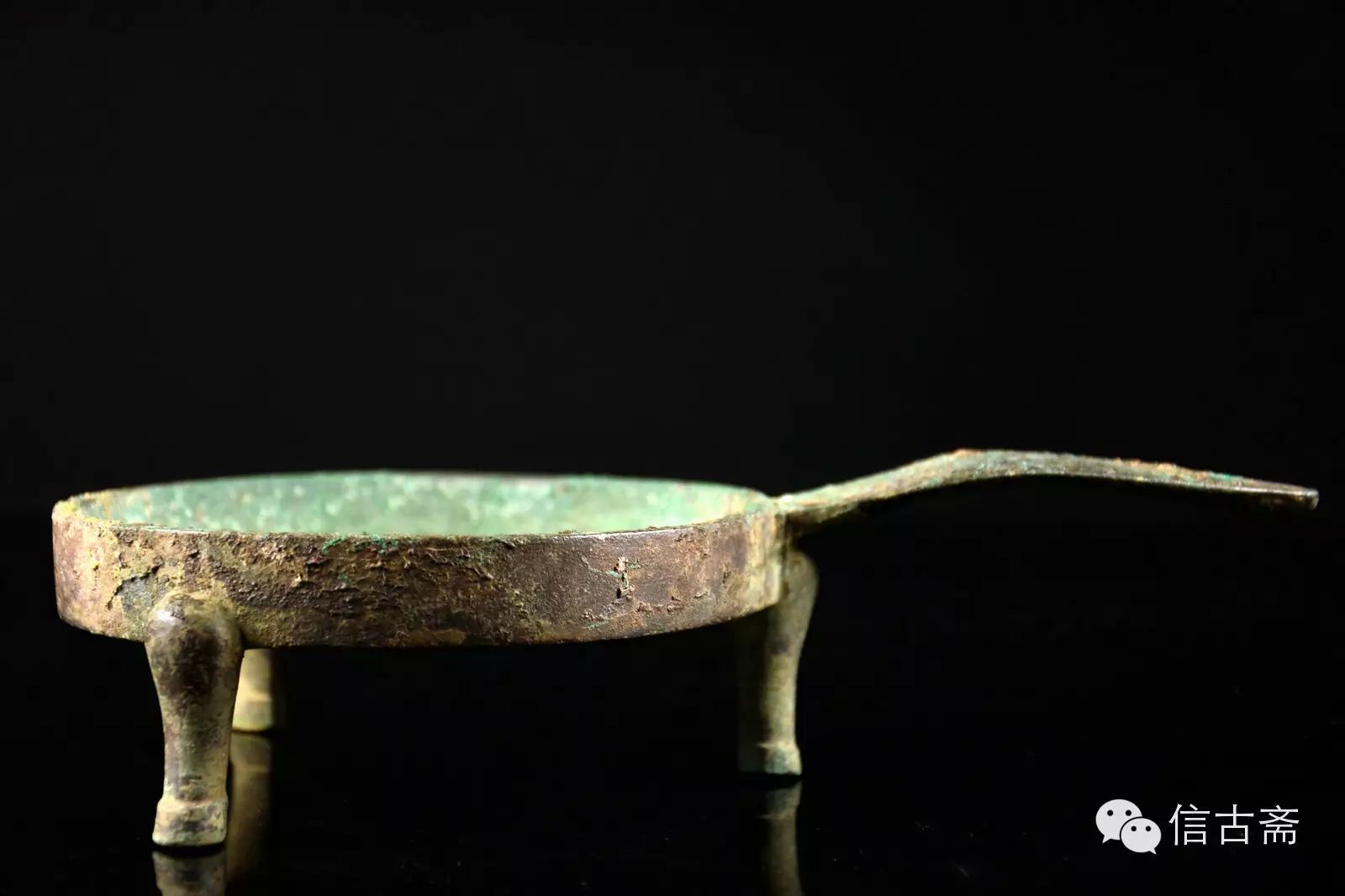 3,西汉 青铜三足行灯
