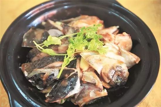 精选新鲜大头鱼,葱,姜,蒜提味,简单的宝宝v宝宝出别样的精彩.上海宜家调味品鱼做法图片
