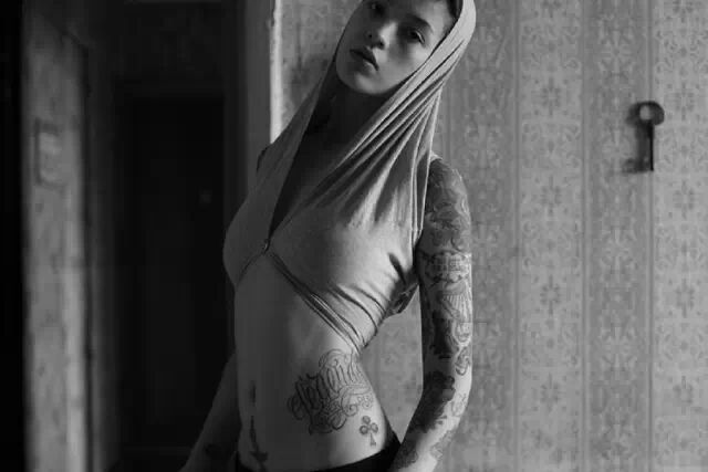 摄影师兼模特Ira Chernova的甜美纹身