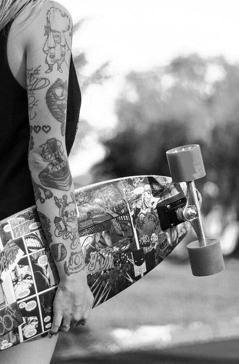 纹身与滑板都是个性表达的途径