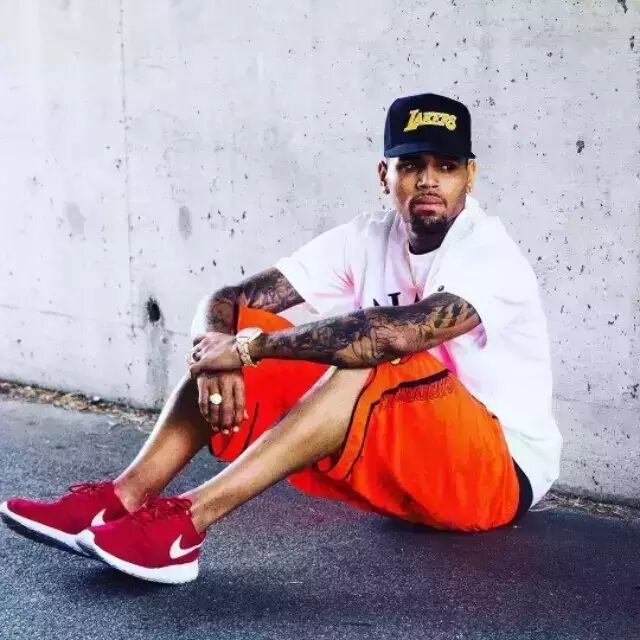 明星  屌炸天的运动全才Chris Brown,你以为他只是一个说...