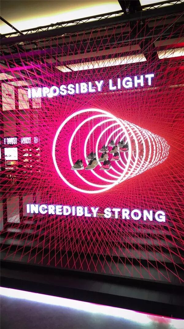 灯光在店铺设计中的重要性