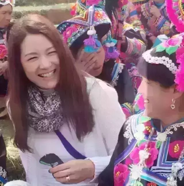 可喜可贺!国际名模马艳丽被任命为楚雄州赛装文化节的形...