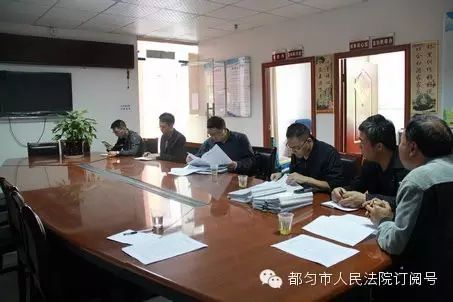 都匀市法院院长黄晓明带队督查小围寨办事处第一季度政法...