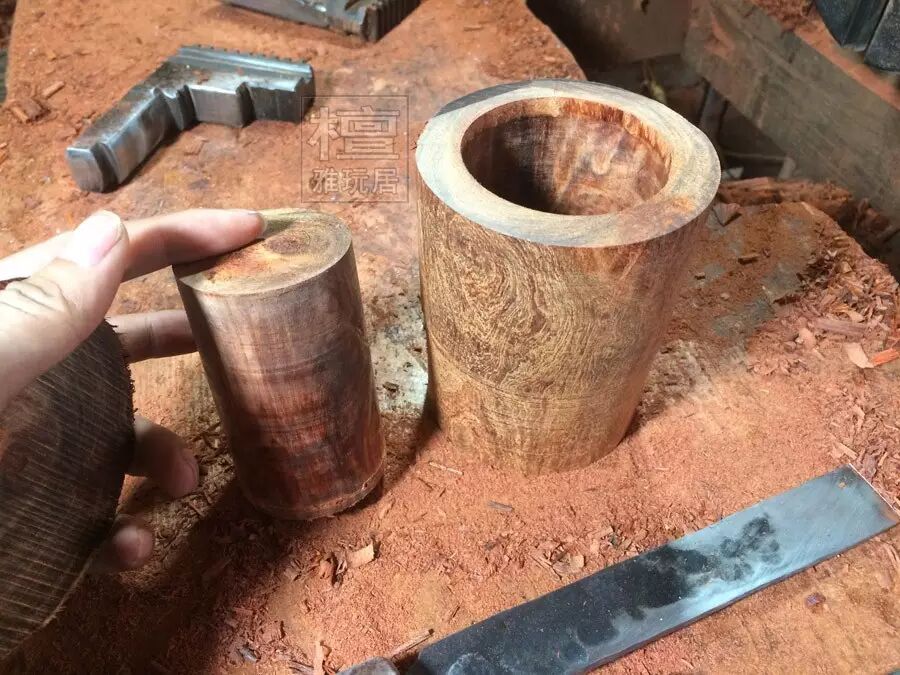 紫檀一对的大小笔筒