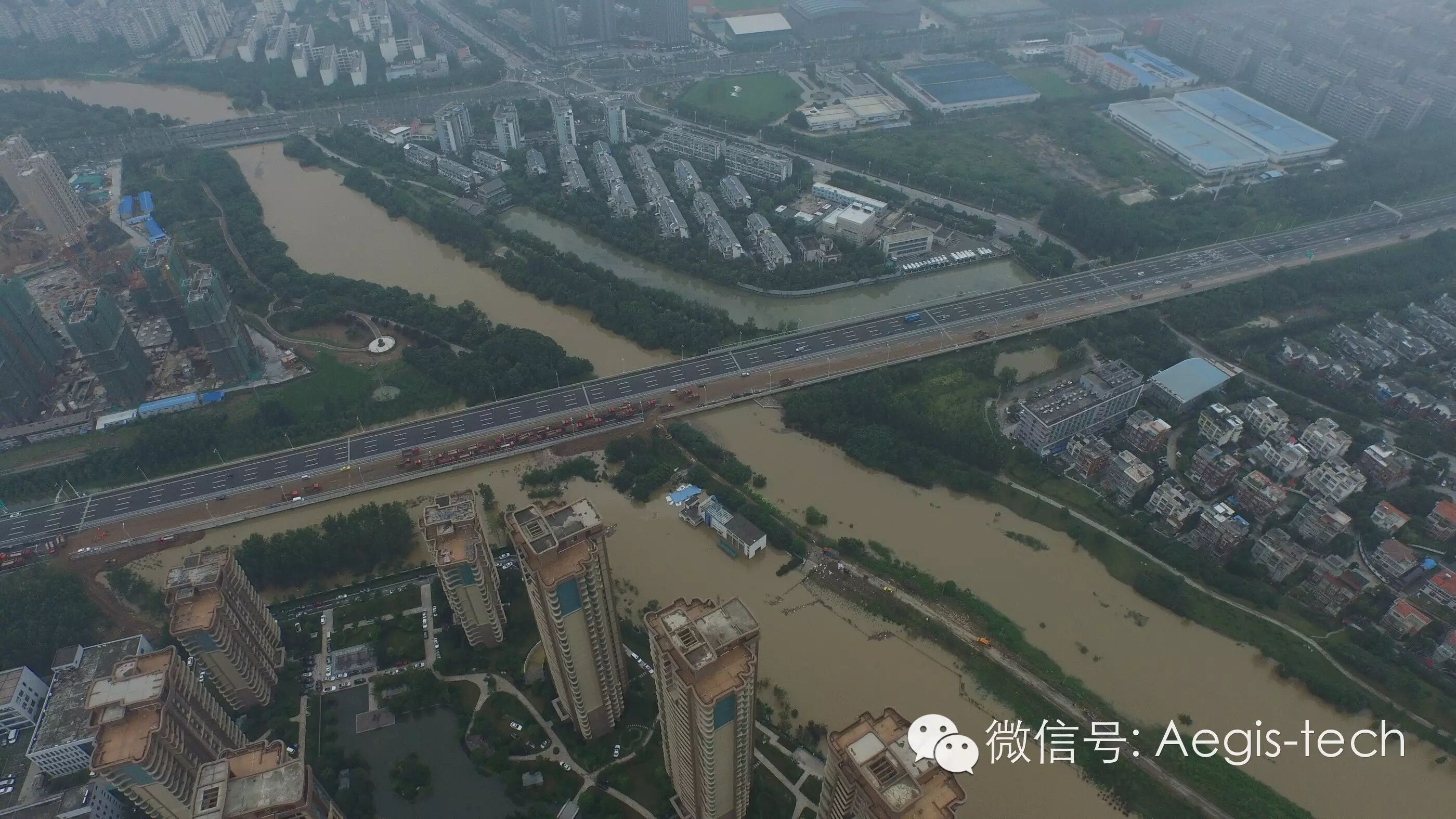 南京云臺山河決堤-江寧開發(fā)區(qū)清水亭西路一帶企業(yè)及居民遭殃（宙斯盾獨家提供航拍影像） 