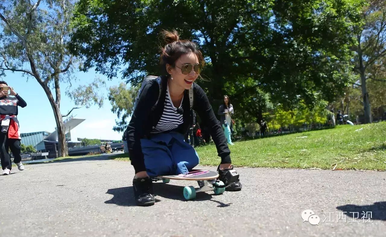 夏雨吴彦祖王俊凯,盘点酷爱玩滑板的娱乐明星