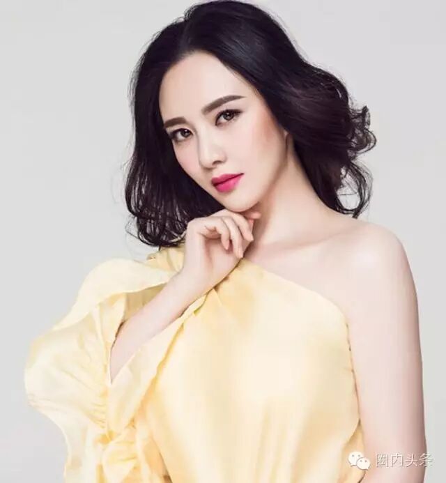 孟茜凭借傲人的身材,天使的面容迅速上位,被誉为“宅男...