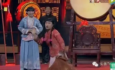 小沈阳变身黑寡妇勾搭黄晓明,笑掉裤衩子