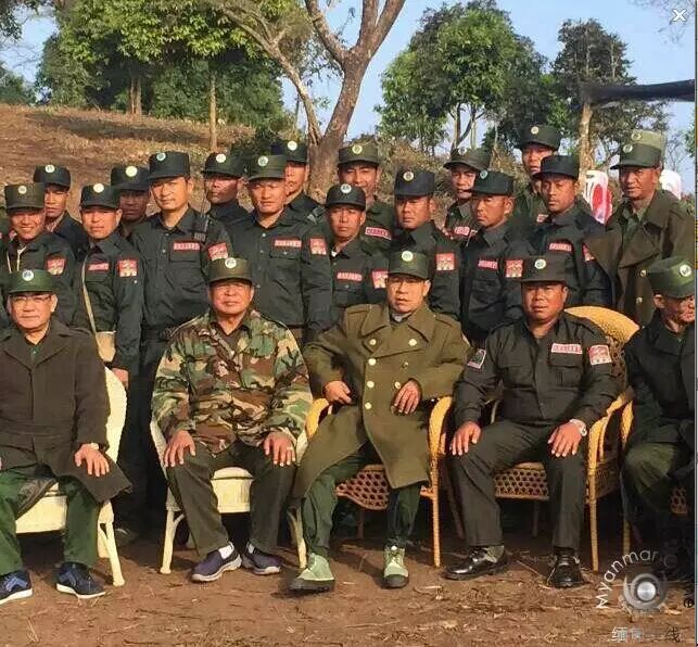 亲临一线检查指导期间,在现场,鲍有祥总司令不仅与赵忠丹,岩伦,李