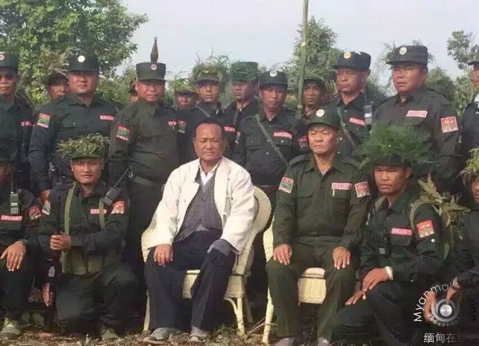 仰光货运车遭团伙抢劫 佤邦军演