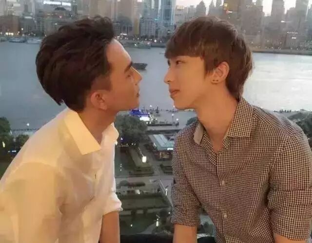 从前的张国荣 后来的蔡康永 如今的“沈氏夫夫”真爱不分...