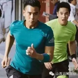 【山西滔搏运动】彭于晏穿着 adidas 新鞋惊现城市街头?