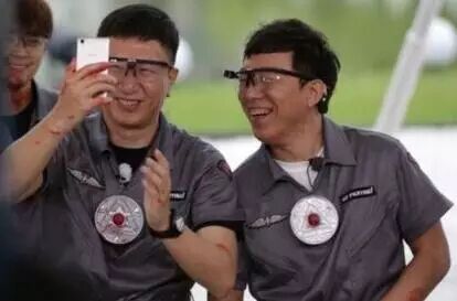 “黄渤裸奔?”“我和红雷!”杀敌一千自损八百 损友们偷...