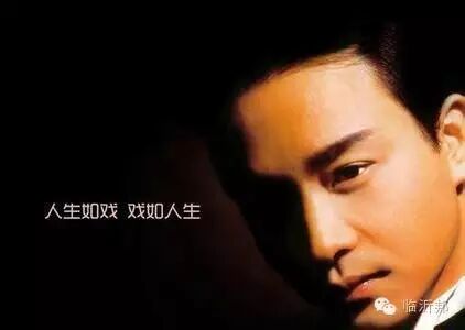 临沂:流浪歌手震撼翻唱张国荣歌曲,感动路人围观.