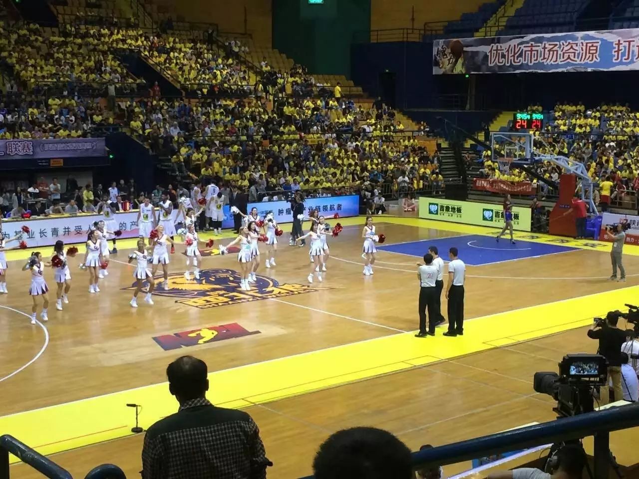 北京籃球地板_木地板籃球館_nba籃球地板