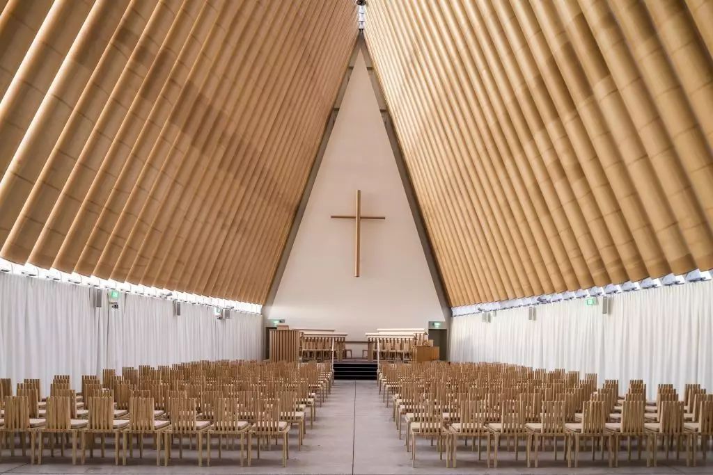 坂茂团队建造的纸管教堂