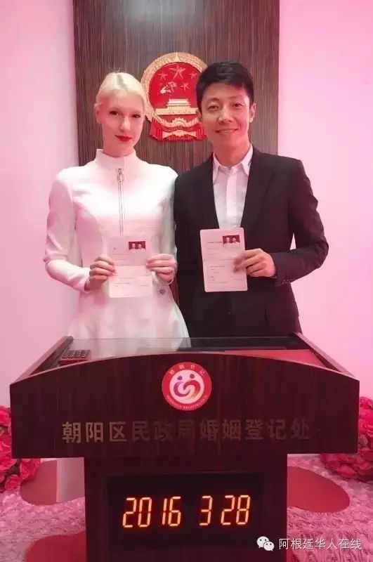 章子怡没嫁给外国人,撒贝宁最终取了个外国媳妇!