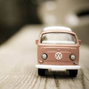 他如今身价过亿,合作赵薇刘诗诗,却心甘情愿养着这个女...