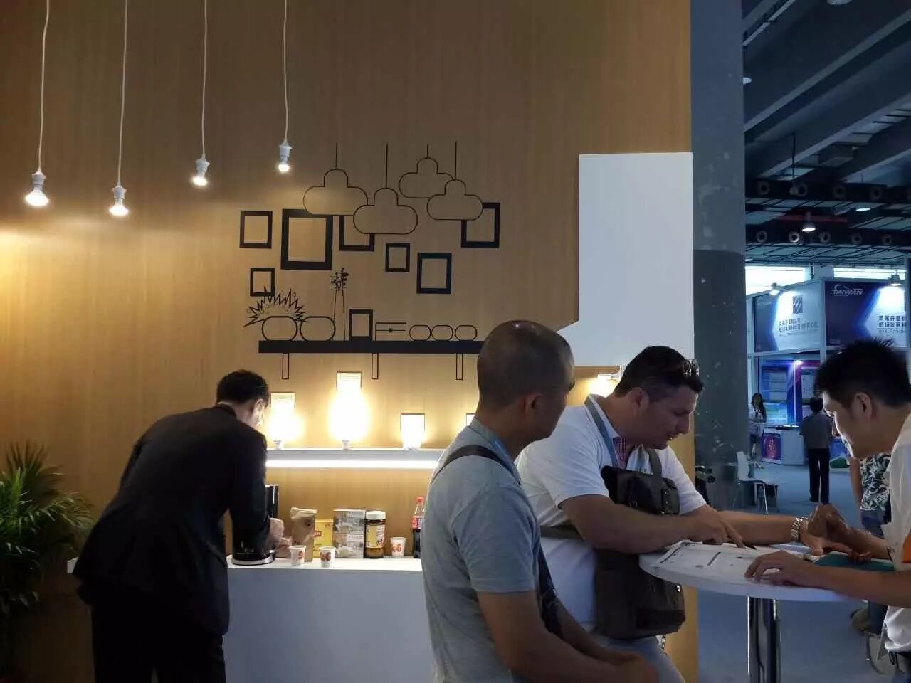 【要你好看】古镇灯饰报带你直击光亚展第一天！（内附海量图片）