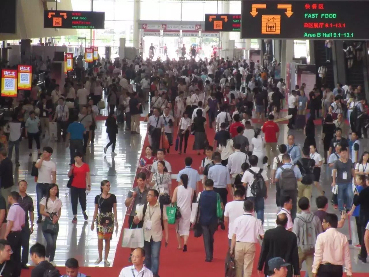 【要你好看】古镇灯饰报带你直击光亚展第一天！（内附海量图片）