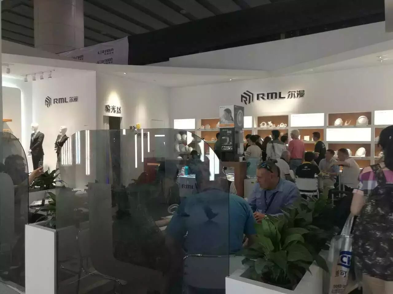 【要你好看】古镇灯饰报带你直击光亚展第一天！（内附海量图片）