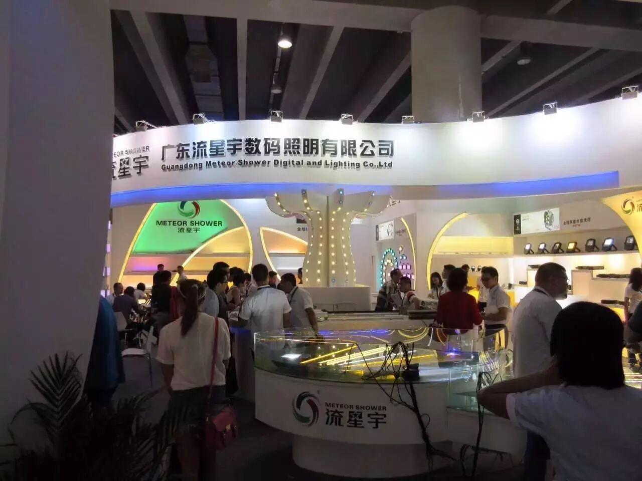 【要你好看】古镇灯饰报带你直击光亚展第一天！（内附海量图片）