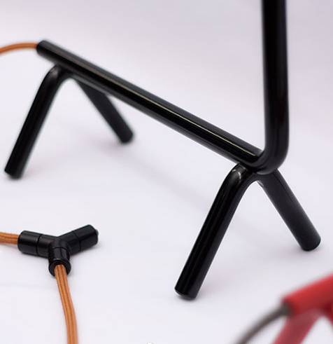 走马观灯 | 这盏台灯一开一关，都在转换着严肃与玩笑的信息