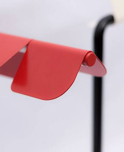 走马观灯 | 这盏台灯一开一关，都在转换着严肃与玩笑的信息