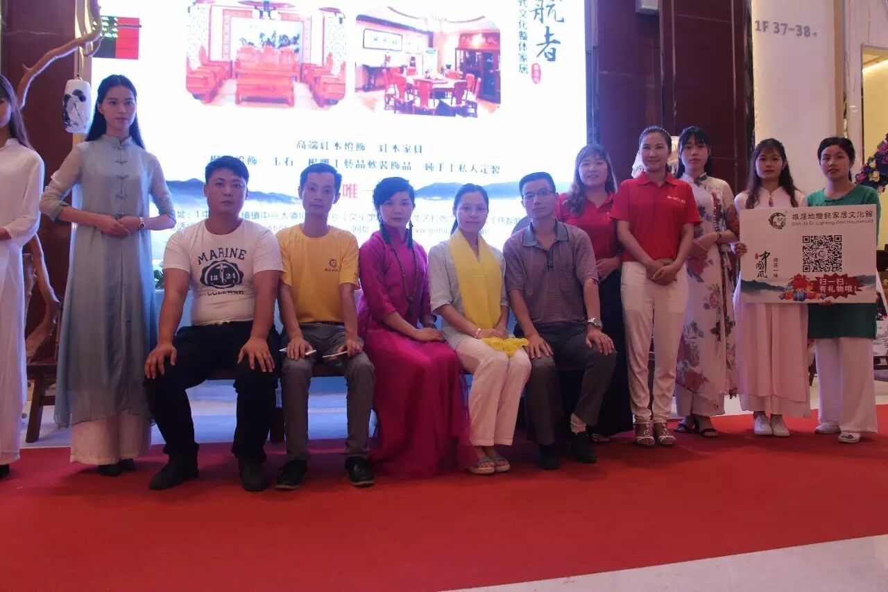 昨日，古镇人竟然都被华艺广场的这股茶香所征服......