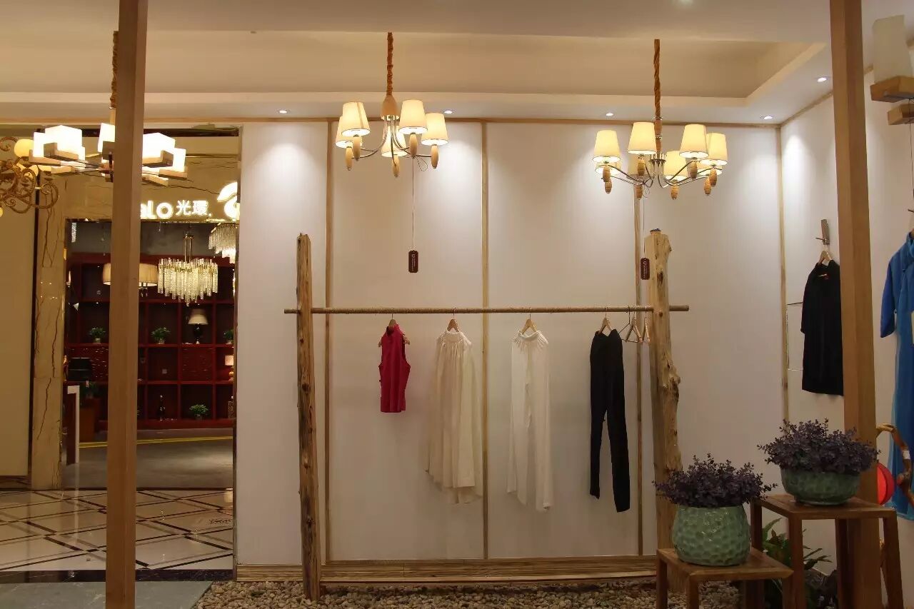 昨日，古镇人竟然都被华艺广场的这股茶香所征服......