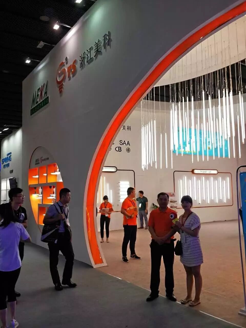 【快来听他们的参展心声】古镇灯饰报带你直击光亚展第二天！