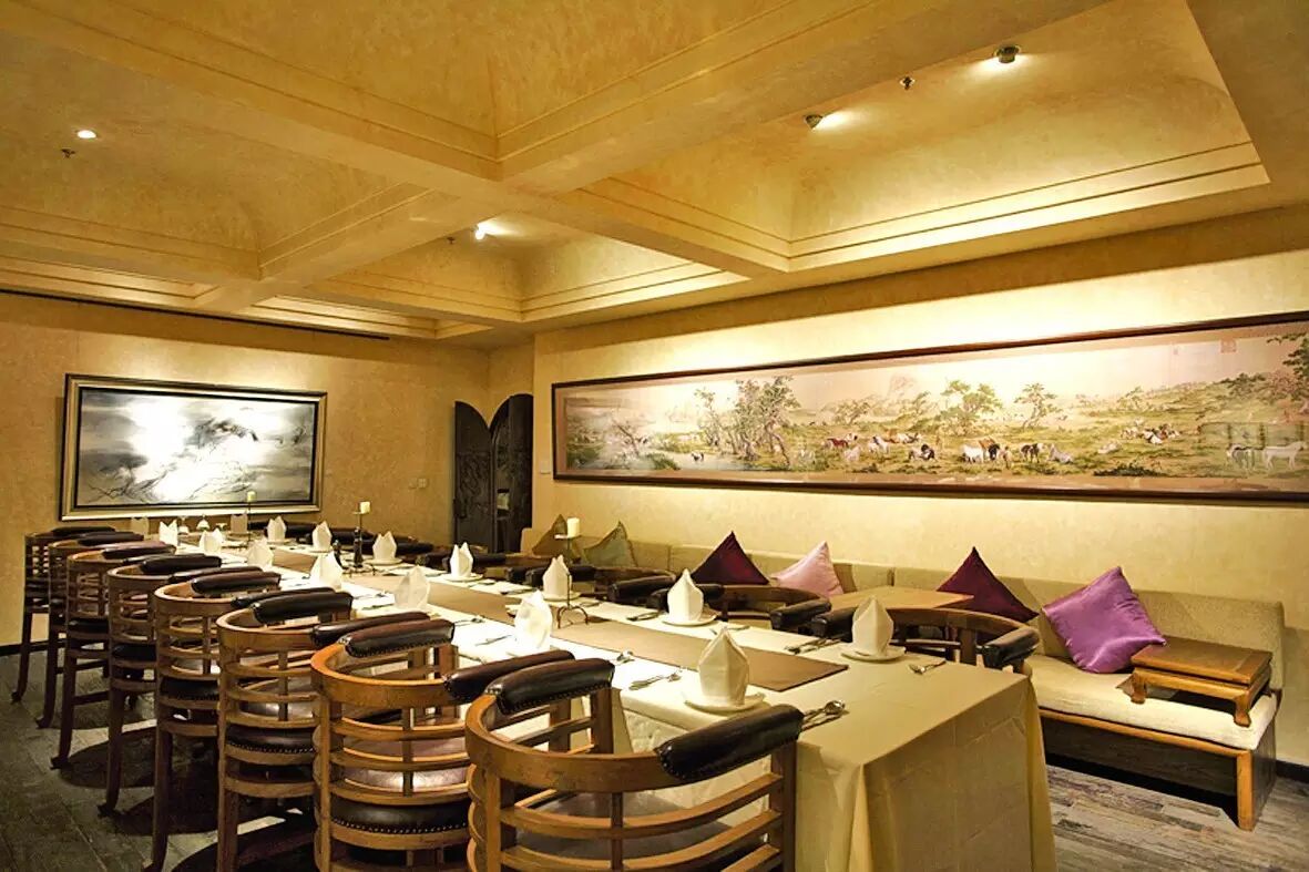 酒光交错 | 莹辉为这家酒窖餐厅设计的灯光，让品酒成为一种享受