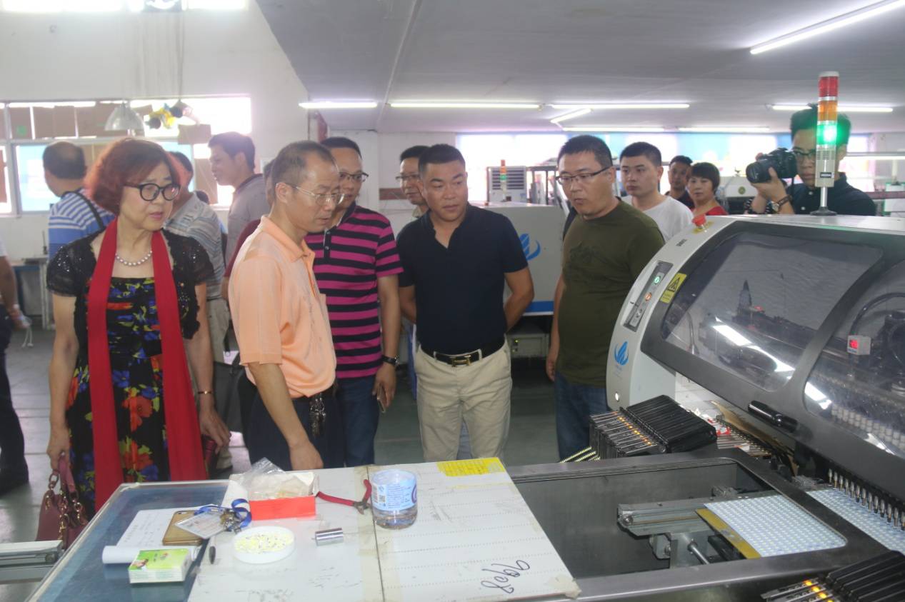 团结协作 | 湖南商会走访领航光电，开创“标杆企业”新纪元