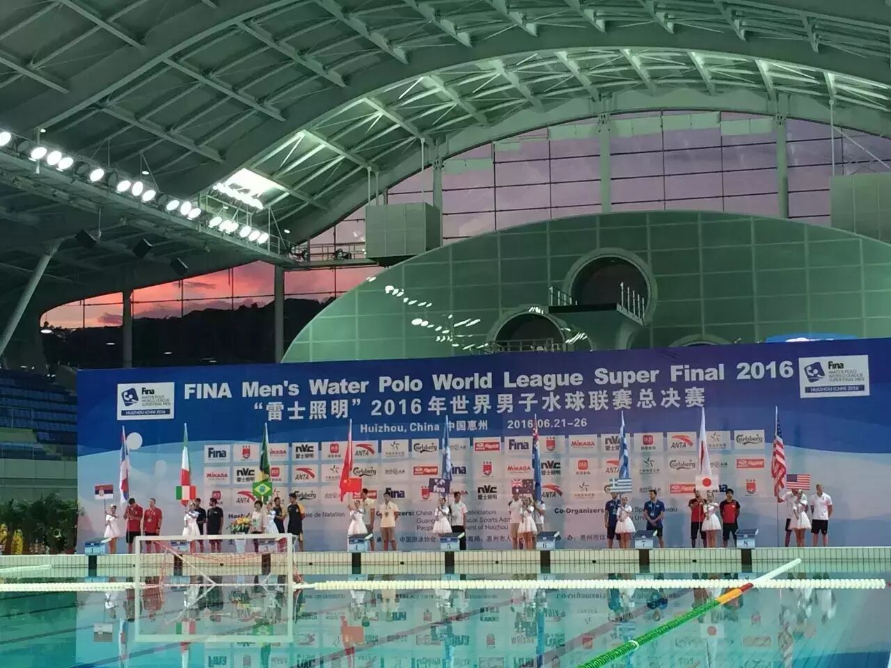 开得了团购会，做得了冠名商 | 雷士告诉你，什么叫真正的强者